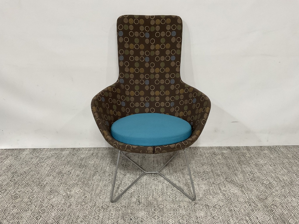 Juxta Lounge Chair