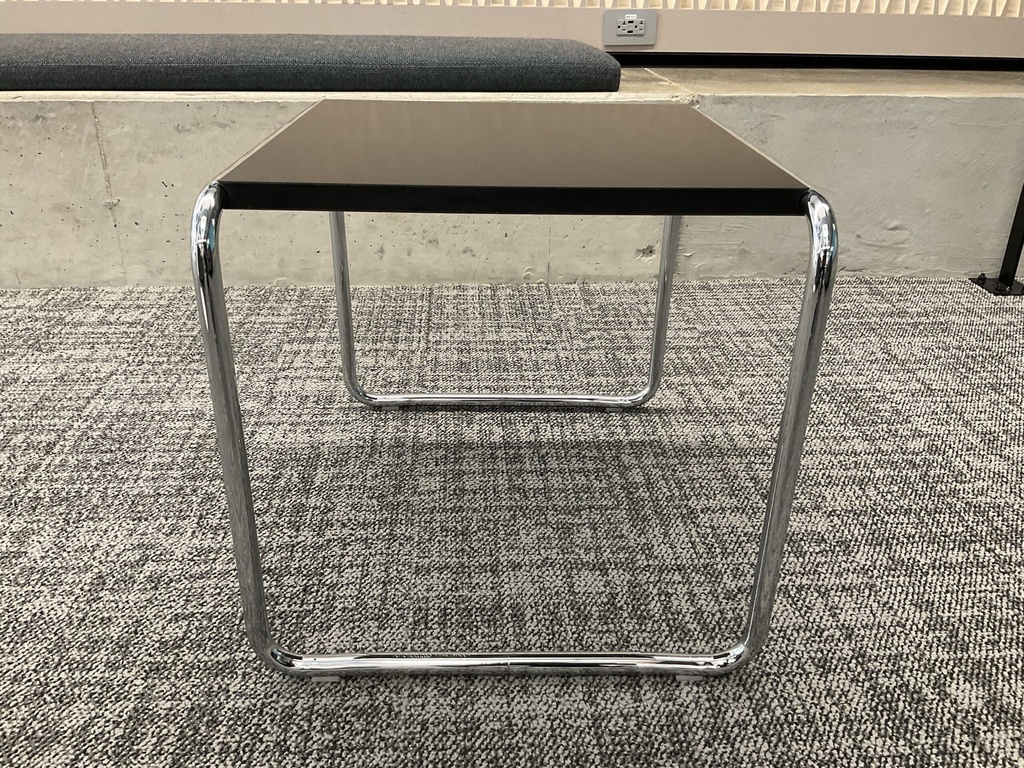 Laccio Side Table