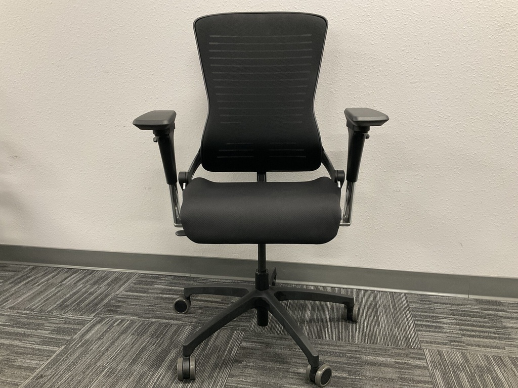 OM5 Chair