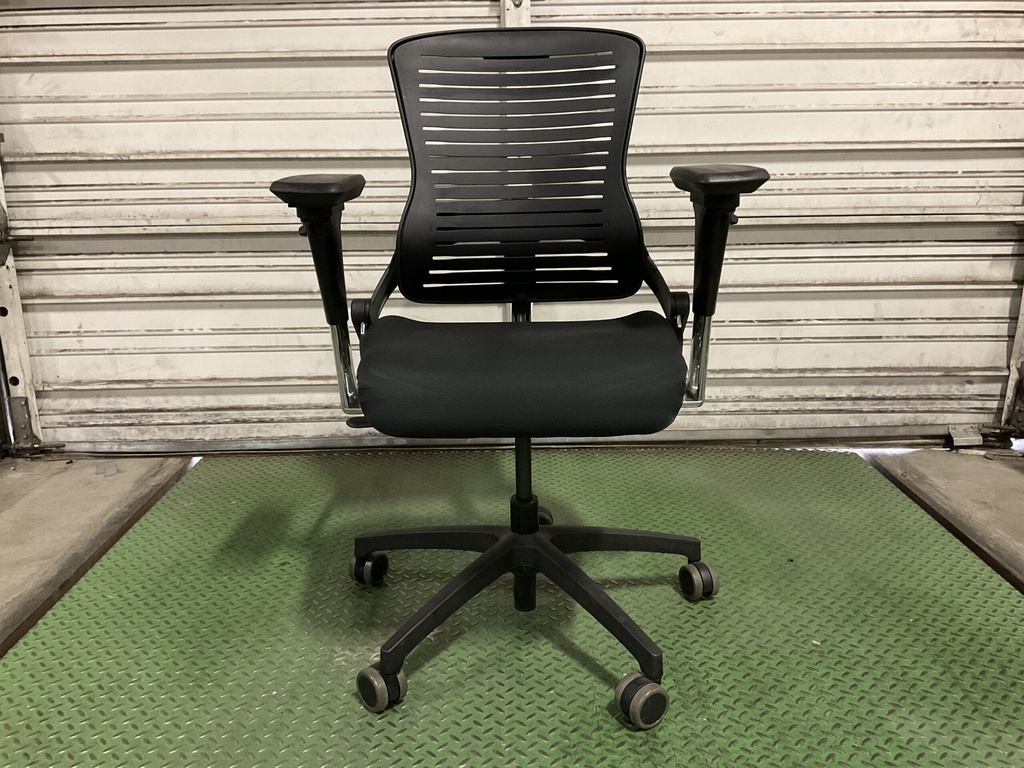 OM5 Chair