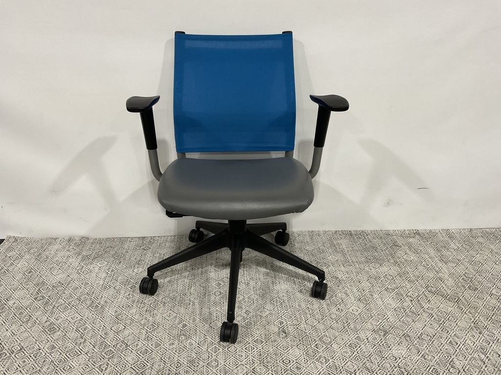 Wit Mid Back Task Chair