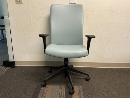 [7391] Memento Executive Chair