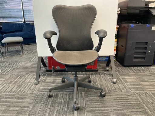 [6750] Mirra Chair