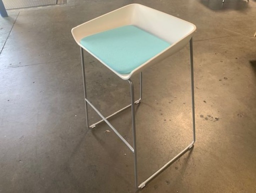 [4064] Scoop Stool
