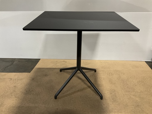 [6726] Still Square Table