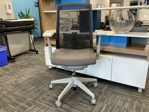 [6712] Very Task Chair
