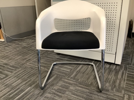 [6372] Vitra Plastic Armchair