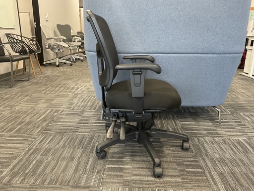 [7245] Yes Chair