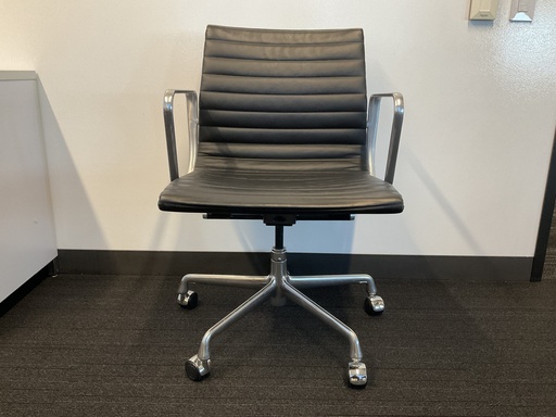 [8670] Eames Aluminum Group Management Chair
