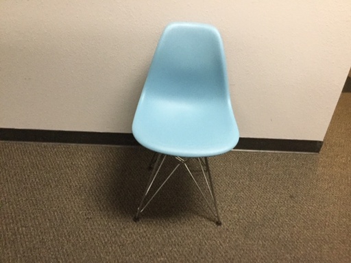 [5091] Eames Molded Plastic Side Chair
